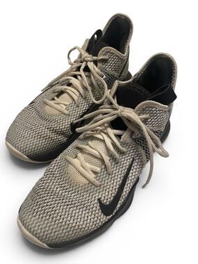 Nike Men’s Basketball LeBron Witness Black/White Size 9